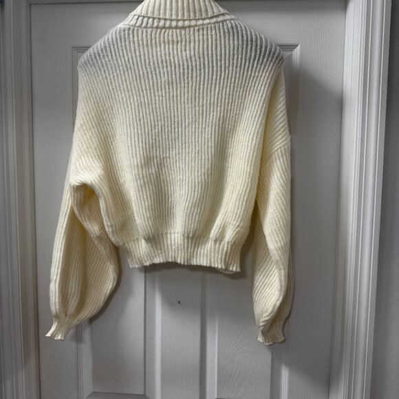 Embroidered Bee & floral design soft turtleneck cream & yellow sweater size 1XL - Picture 2 of 12